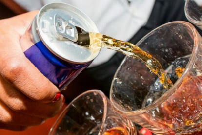 Energéticos: conheça os riscos do seu consumo excessivo Energéticos: conheça os riscos do seu consumo excessivo