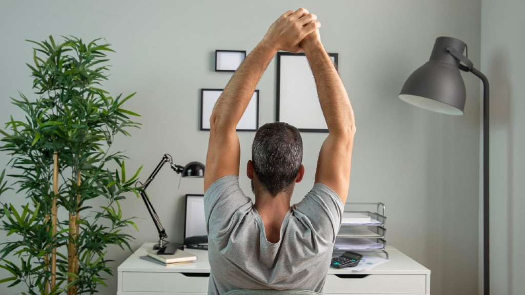 Dicas para home office: exercícios para corrigir a postura